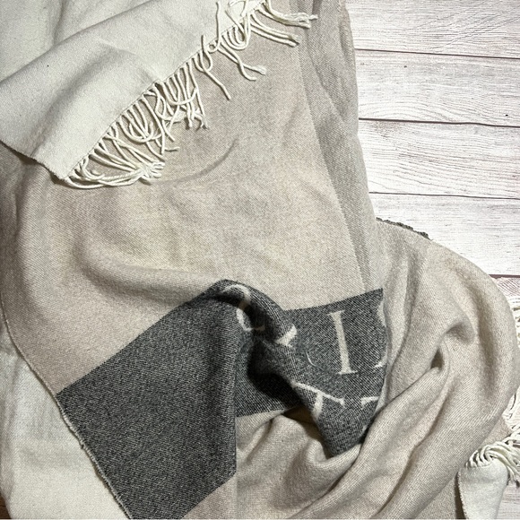 Victoria Secret Throw Blanket - Picture 5 of 15